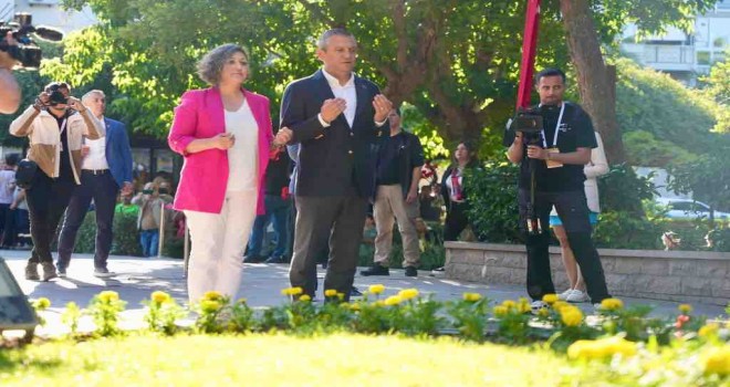 Özgür Özel, Zübeyde Hanım'ın Anıt Mezarı'nı ziyaret etti