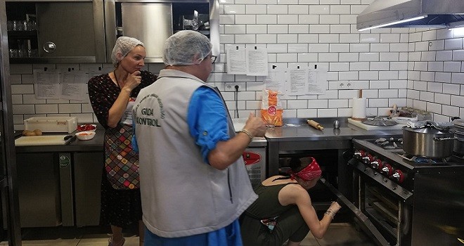 Karşıyaka'da gıda denetimleri sıklaştırıldı