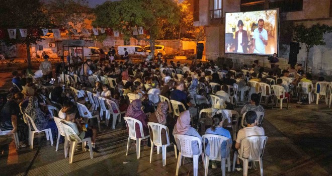 Binlerce Bornovalı açık hava sinemasında bir araya geldi