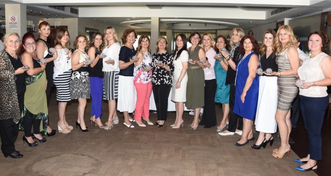 EBSO Vakfı kadınlarına plaket verildi