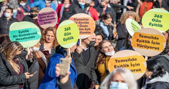 Türk kadınına seçme ve seçilme hakkı verilişinin 87.yılı İzmir'de coşkuyla kutlandı