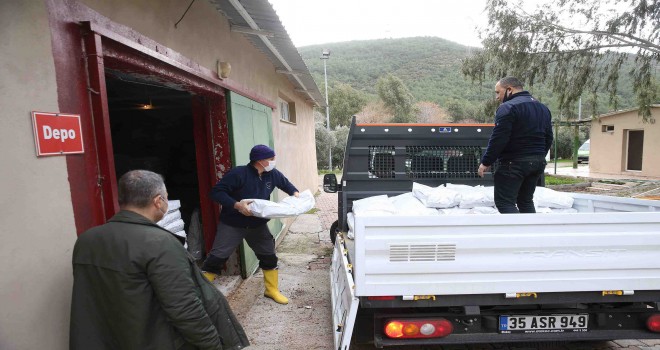 Karşıyaka Belediyesi'nden Nevşehir’e mama yardımı