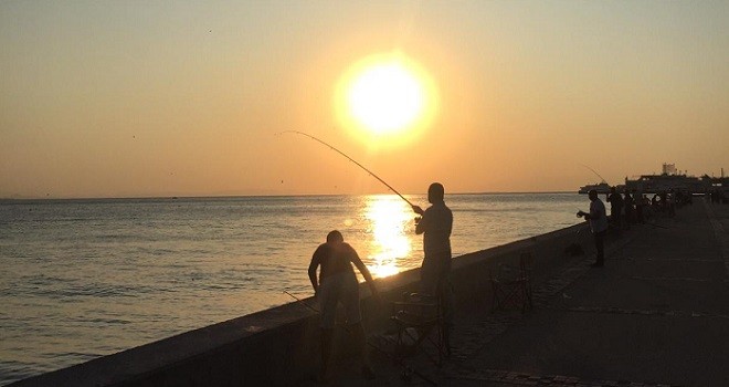 Karşıyaka'nın akşam balıkçıları