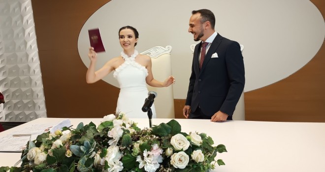 Karşıyakalı ses sanatçısı Remzican Karan evlendi