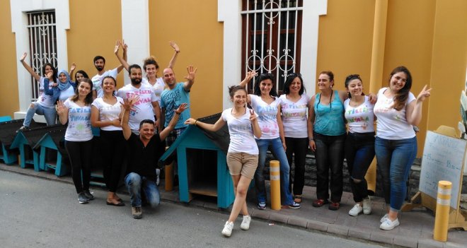 Egeli öğrenciler, patilere yuva yaptı