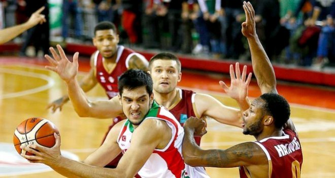 Egemen Güven 2 yıl daha Pınar Karşıyaka'da