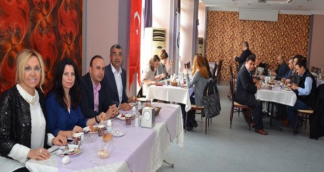 Eğitim Bir Sen Karşıyaka İşyeri temsilcileri toplandı