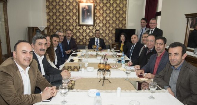 Eğitim Sendikası yöneticilerinden Karşıyaka'ya tam not