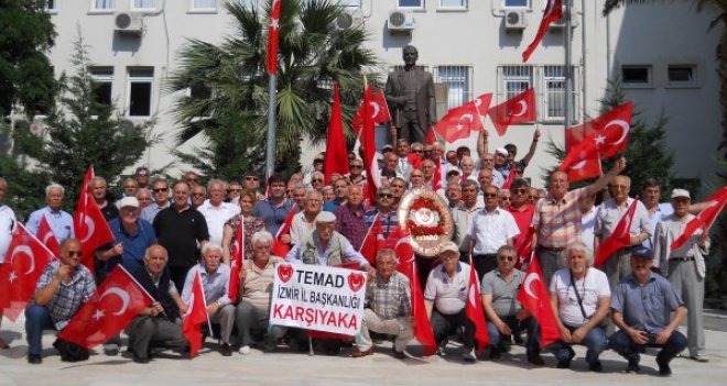 EMEKLİ ASTSUBAYLARDAN BAYRAK EYLEMİ