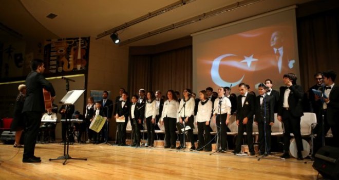 En büyük otizm korosu Karşıyaka'da sahnede...