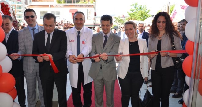 ''EN Eczane''lerin ilki Karşıyaka'da açıldı