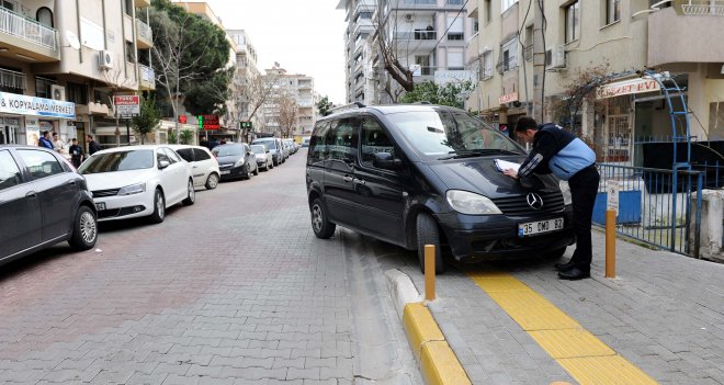 Engelli yolunu kapatanlara ceza yağdı...