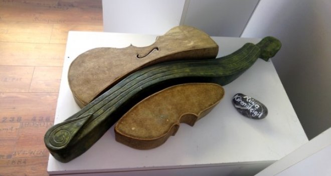 Enstrümanlar Alaçatı’da seramiğe dönüştü