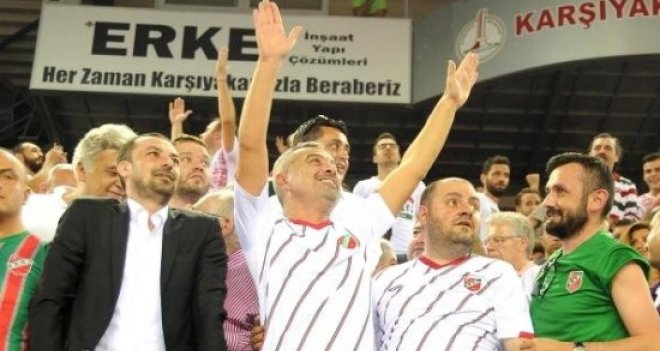Erdal Acar'a Karşıyaka Arena'da yoğun ilgi