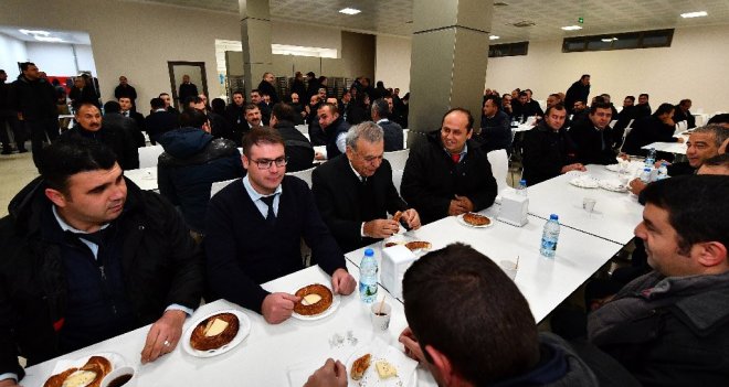 ESHOT Garajı'nda saat 05.30'da kahvaltı...