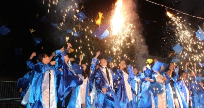 Evin Leblebicioğlu Ortaokulu'nda mezuniyet coşkusu