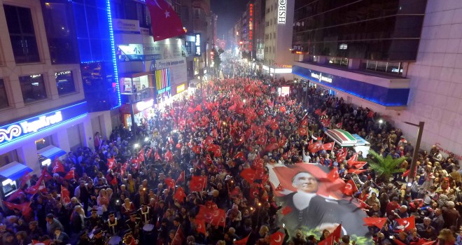 Karşıyaka'da Cumhuriyet Bayramı’na dört dörtlük kutlama
