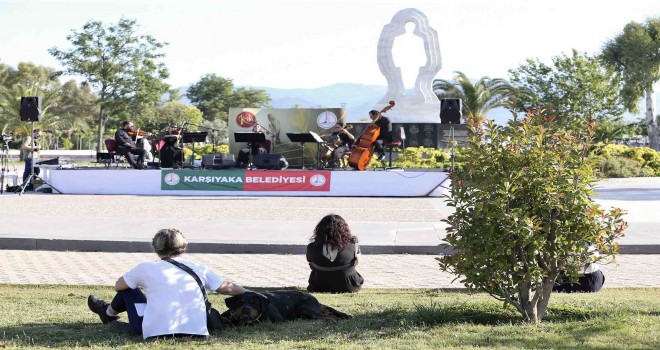 Karşıyaka'da açık havada klasik müzik keyfi