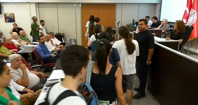 Kültür Salonu devri gerçekleşince salonu terk ettiler!..