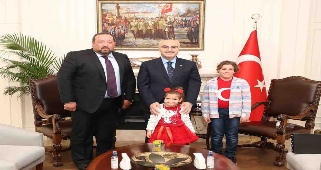 Ayda Bebek İzmir Valisi Köşger'i ziyaret etti
