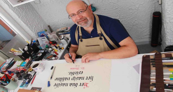 Kaligrafi sanatçısı Erhan Genç, Karşıyaka'da atölye açtı