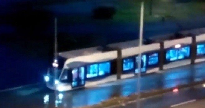 Fırtına tramvay seferlerini durdurdu...