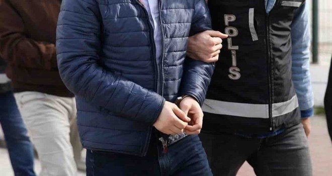 Interpol'de kırmızı bültenle arana kişi İzmir'de yakalandı