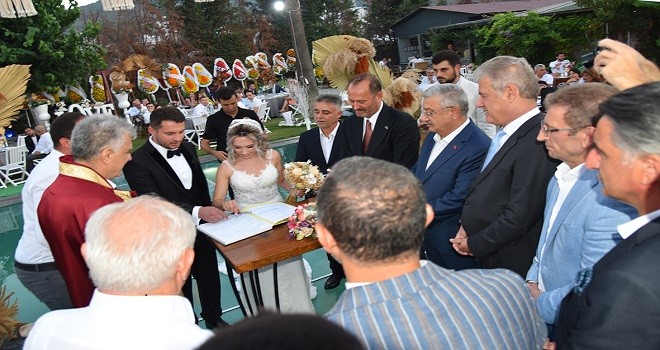 KAMİAD Başkanı oğlunu evlendirdi