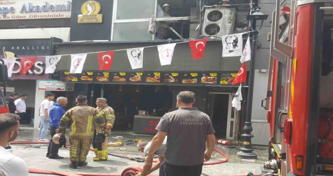 Karşıyaka Çarşı'da yangın paniği