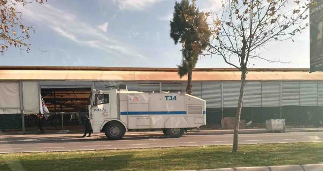 Bostanlı'da pazarcı esnafı 2. pazarı açtırmadı