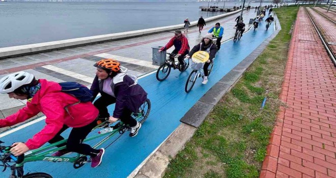 Pedallar daha fazla kabartmalı kitap için çevrildi