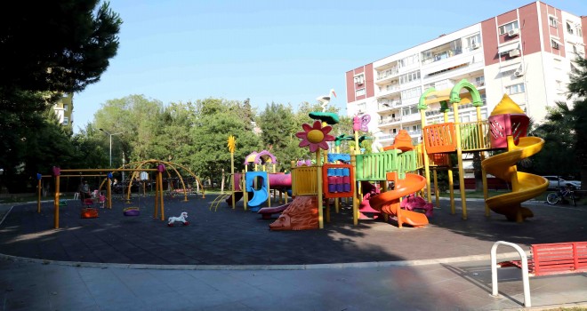 Bayraklı'nın parkları yenileniyor