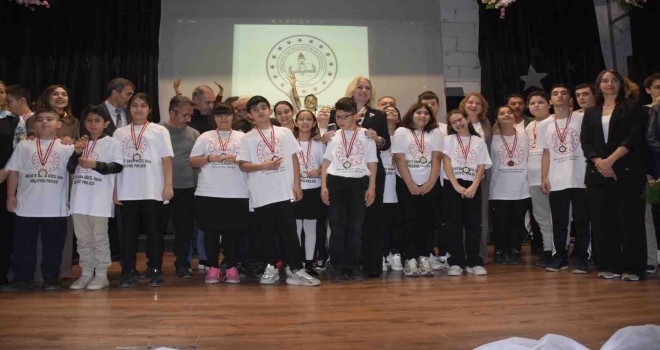 Özel çocuklarla duygulu öğretmenler günü kutlaması