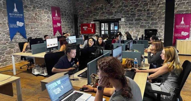 İzmir Büyükşehir’den gençlere ''Canva'' eğitimi