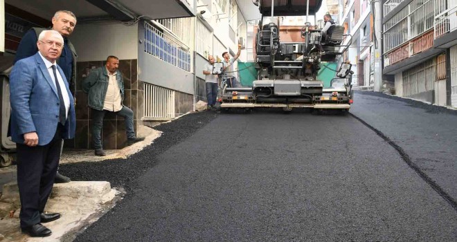 Karabağlar'da asfaltlamalar yoğun şekilde sürüyor