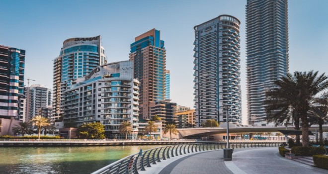 BAE’de Çalışmak: Hangi Uzmanlara Talep Var ve Hangi Fırsatlar Bekliyor?