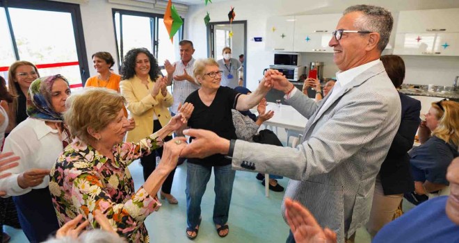 Bu merkez Alzheimer demans hastalarını hayata bağlıyor