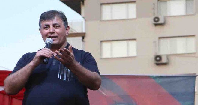 Karşıyaka Belediye Başkanı Cemil Tugay, İzmir Büyükşehir Belediyesi için dosyasını verdi