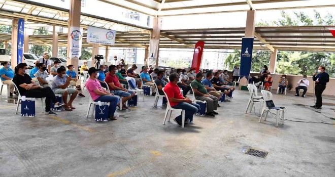 İzmir Büyükşehir’den apartman görevlilerine hijyen eğitimi