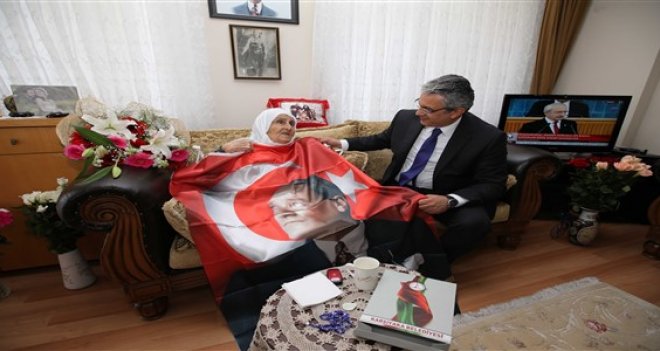 Fatma Efe’ye sürpriz doğum günü