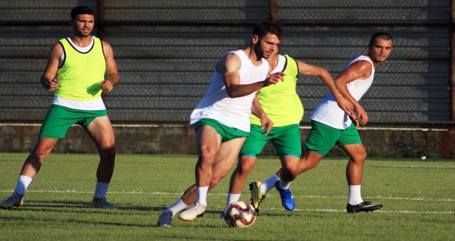 Karşıyakalı futbolculara yakın takip...