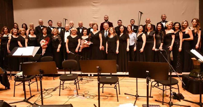 İzmir Barosu Türk Müziği Korosu Karşıyaka'da konser verdi