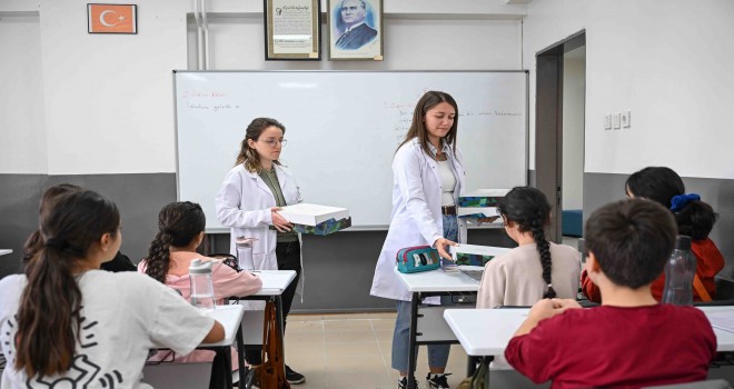 Bornova Belediyesi’nden 2 bin öğrenciye ücretsiz eğitim desteği