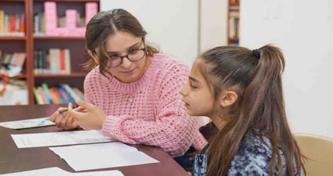 Çocuklar Renkli Harfler ile öğreniyor