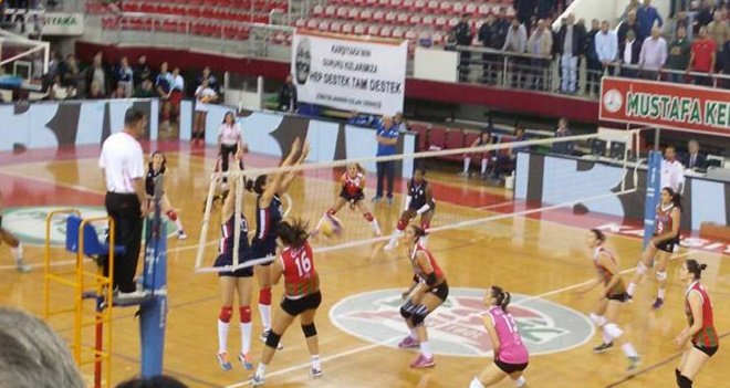 Filede Karşıyakalı kızlar seriye bağladı...