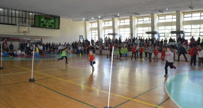 Fiziksel etkinliklere Emlak Bankası İlkokulu damgası