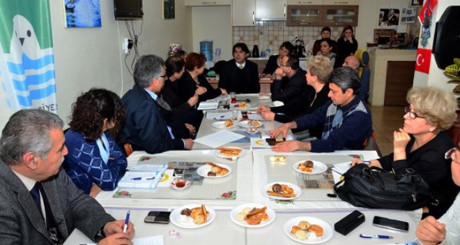 Foça'da engelli vatandaşlar için el ele