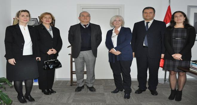 Gazeteci-Yazar Banu Avar İzmir Üniversitesi'ne konuk oldu