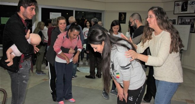 Gazeteciler Acil Komşum eğitimi aldı