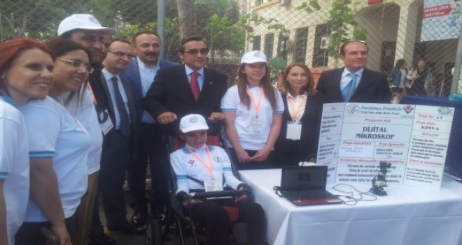 Geleceğin bilginleri projelerini sergiledi
